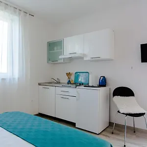 https://studio-apartment-stella.in-istria.net
