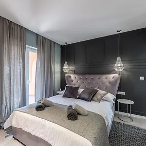  Apartment Luxury Garden